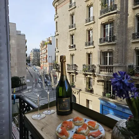 Charming In Apartment Paris